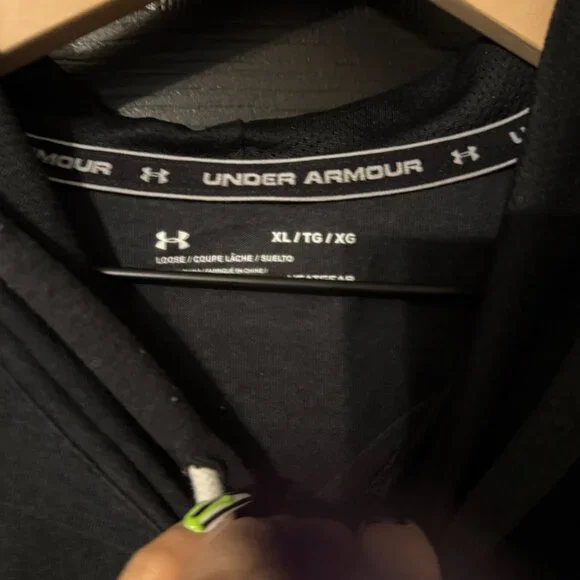 Mens Under Armour Lightweight Shortsleeve Hoodie - Picture 2 of 3